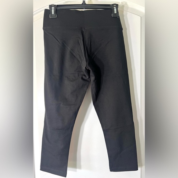 PINK Victoria’s Secret Capris - Picture 2 of 3